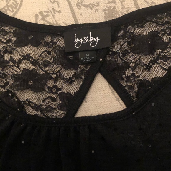 Beautiful black top with lace detail in the back. - Picture 5 of 5